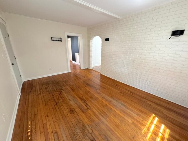 Building Photo - Charming Two-Bedroom Single Family Home with Detached Garage