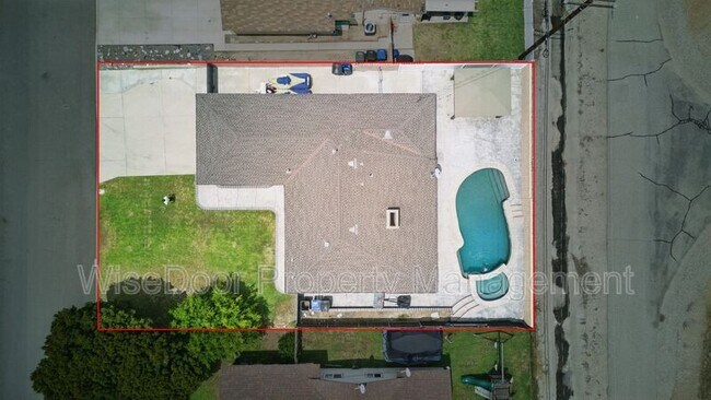 Building Photo - 387 E Nubia St