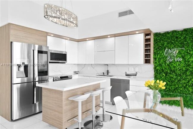 Building Photo - 92 SW 3rd St