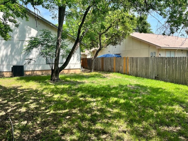 Building Photo - MUST SEE! Spacious Duplex With Garage & Google Fiber Access!