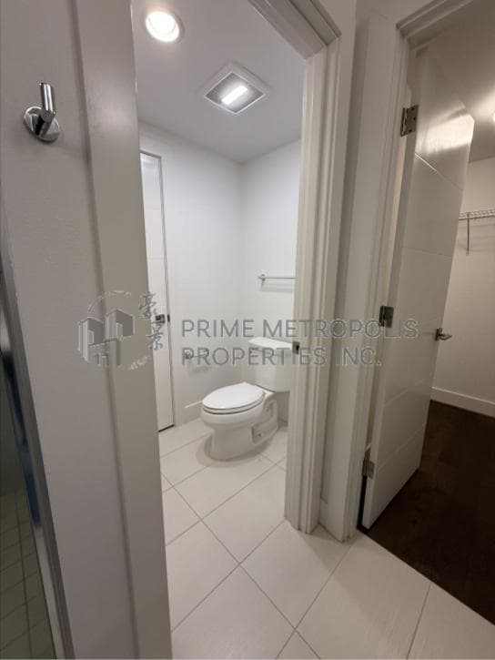 Building Photo - 2142 10th Ave W