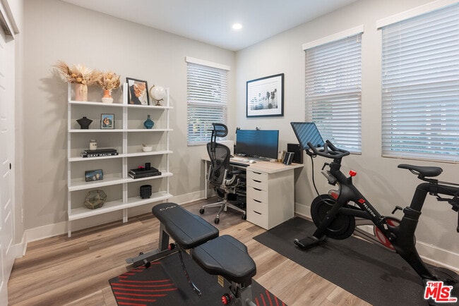 Building Photo - 5053 Echo St