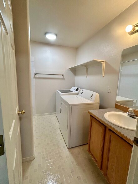 Building Photo - 2524 Azurite Ct