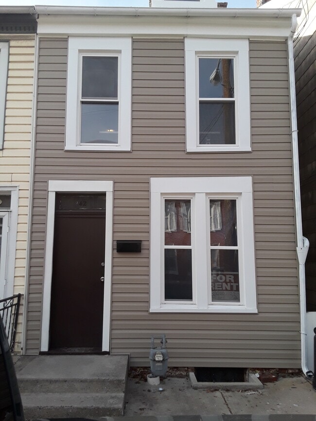 Building Photo - 142 N Newberry St