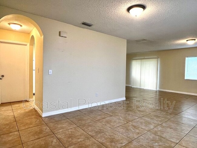 Building Photo - 12968 Fennway Ridge Dr