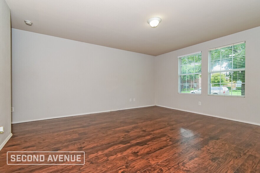 Building Photo - 680 Austin Ln