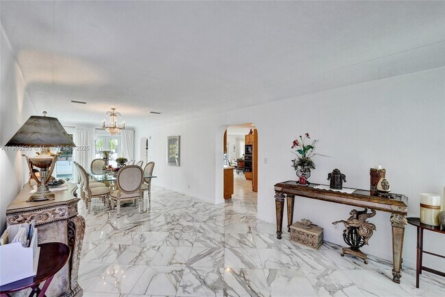 Building Photo - 2889 NE 35th St