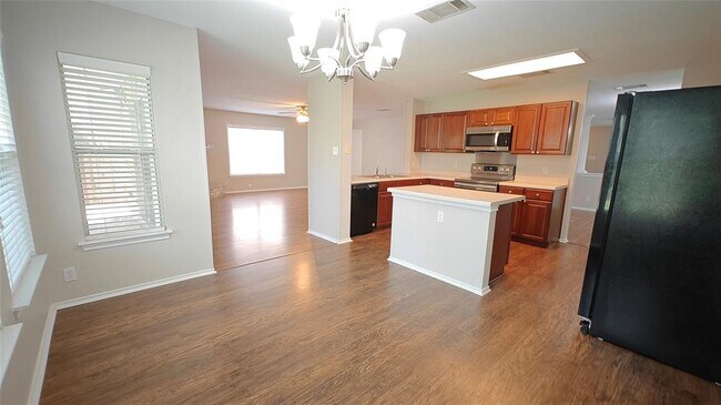 Building Photo - 909 Lodosa Dr