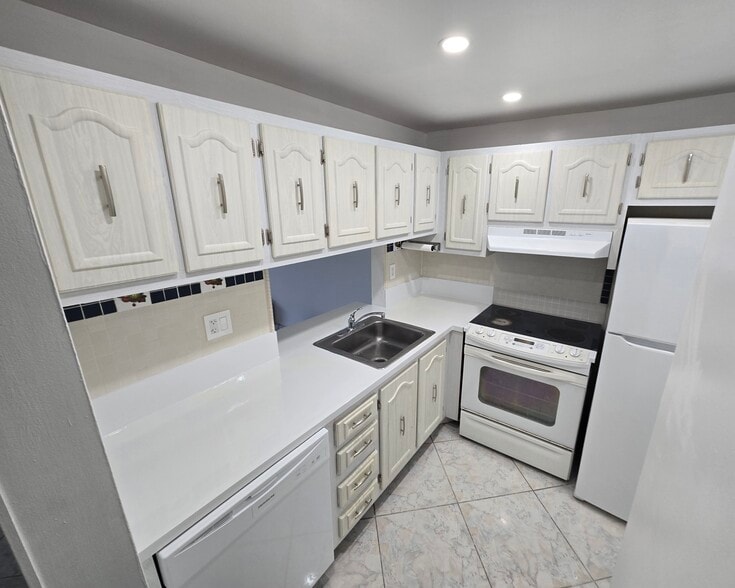 Building Photo - 2935 NE 163rd St