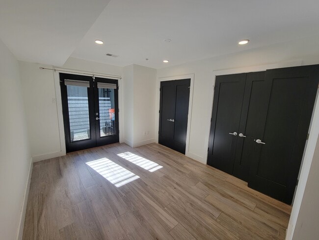 Building Photo - 724 Taylor St NW