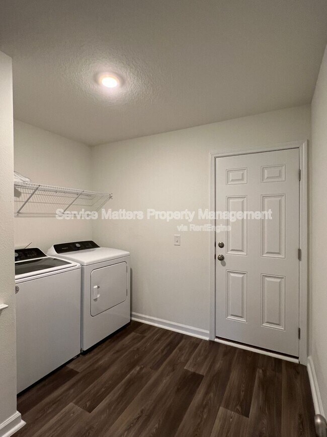 Building Photo - 4370 Jitterbug St