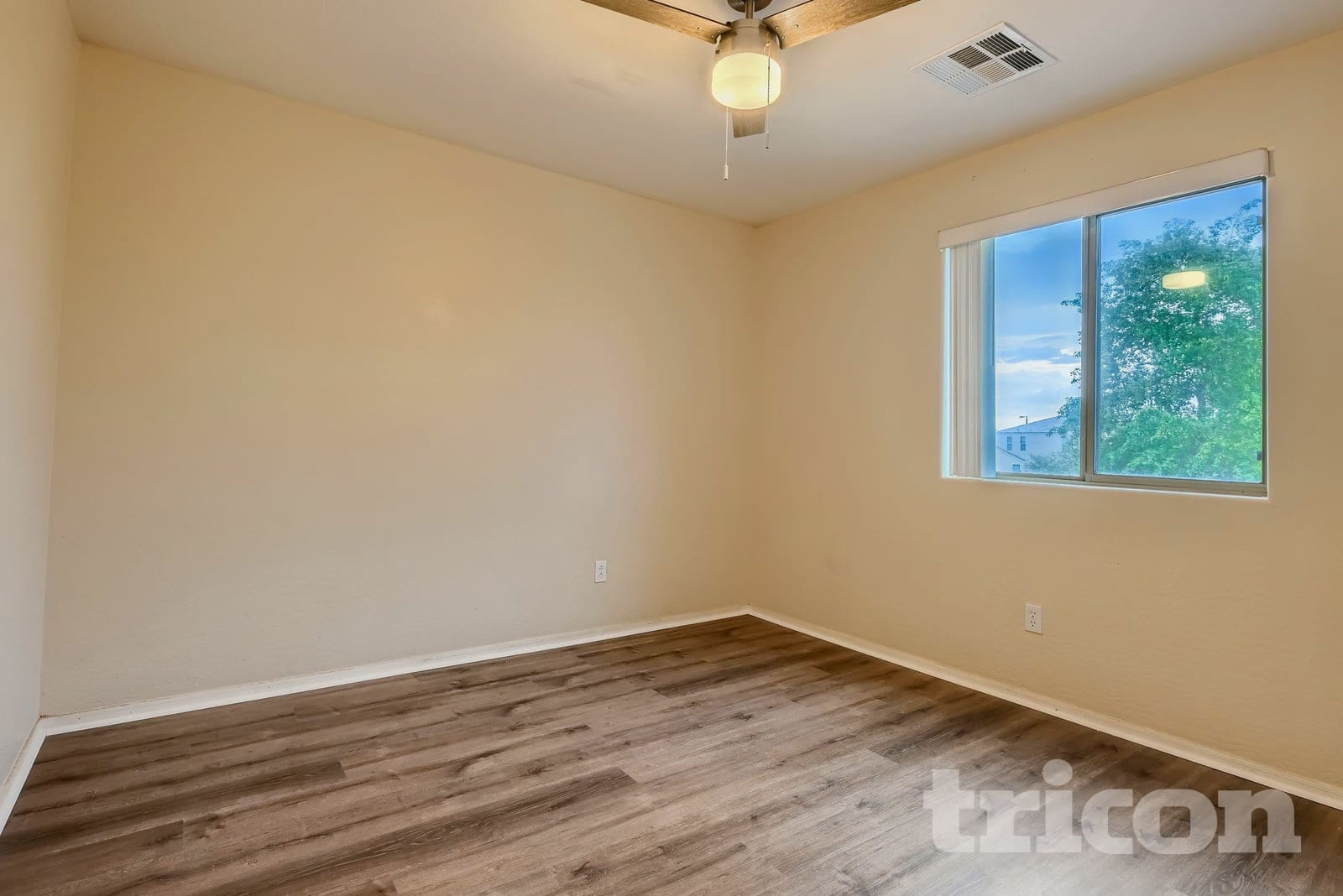 Building Photo - 3948 W South Butte Rd