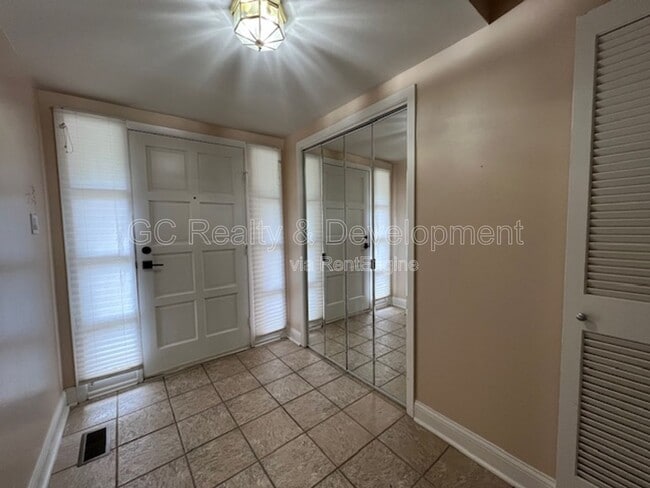 Building Photo - 1540 Edgefield Ln