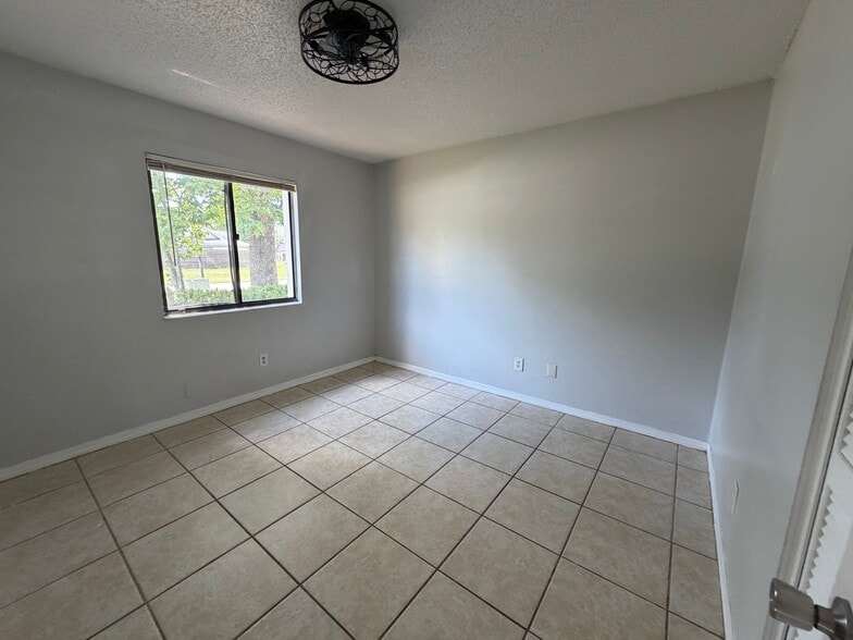 Building Photo - 8418 Bottlebrush Ct