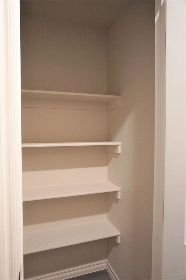 Building Photo - 3 Bed 2 Bath 2 Car Duplex in Chisholm Creek NW OKC