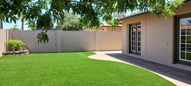Building Photo - Beautifully Crafted 3 Bed 2 Bath Home in T...