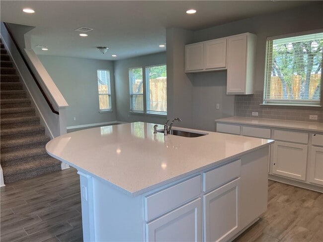 Building Photo - 2216 Limestone Lake Dr