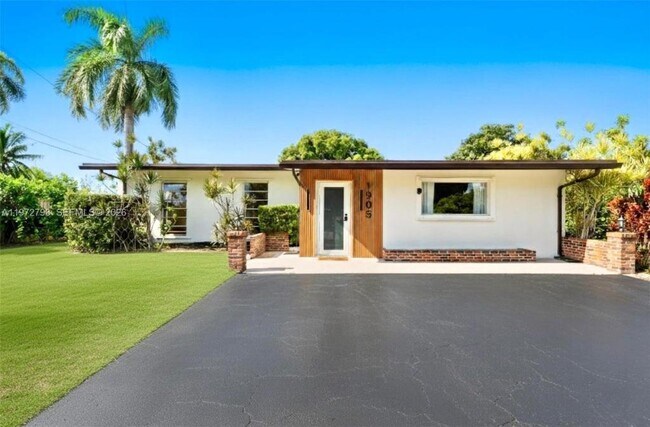 Building Photo - 1905 NW 62nd Terrace