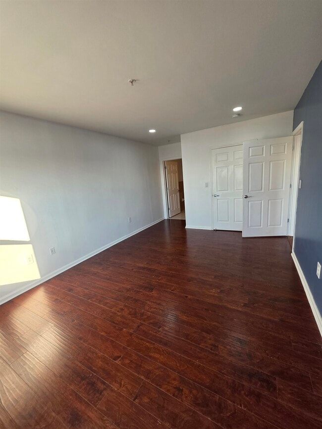 Building Photo - 8915 Bergenwood Ave