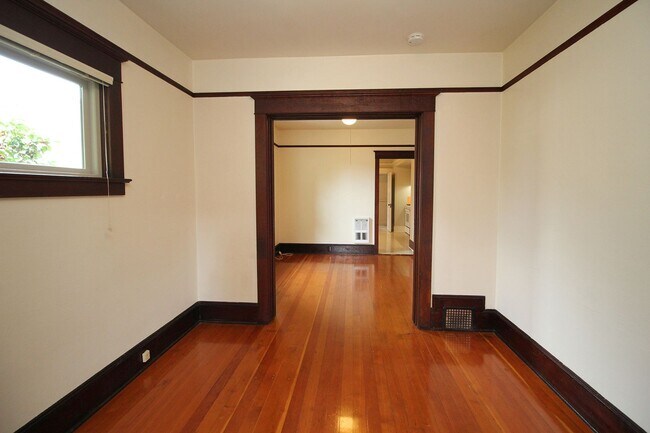 Building Photo - andrp02