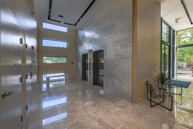 Building Photo - 840 NE 130th St