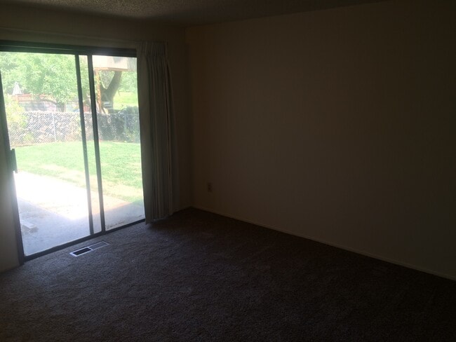 Building Photo - Single Level Home on Greenway Park
