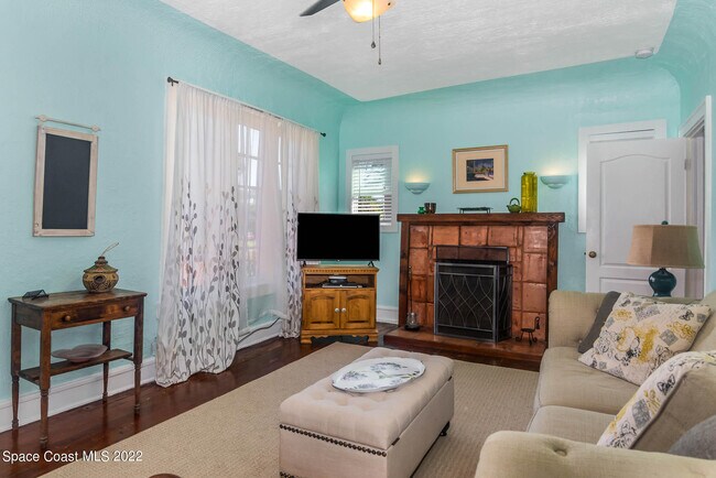 Building Photo - 27 E Ave A