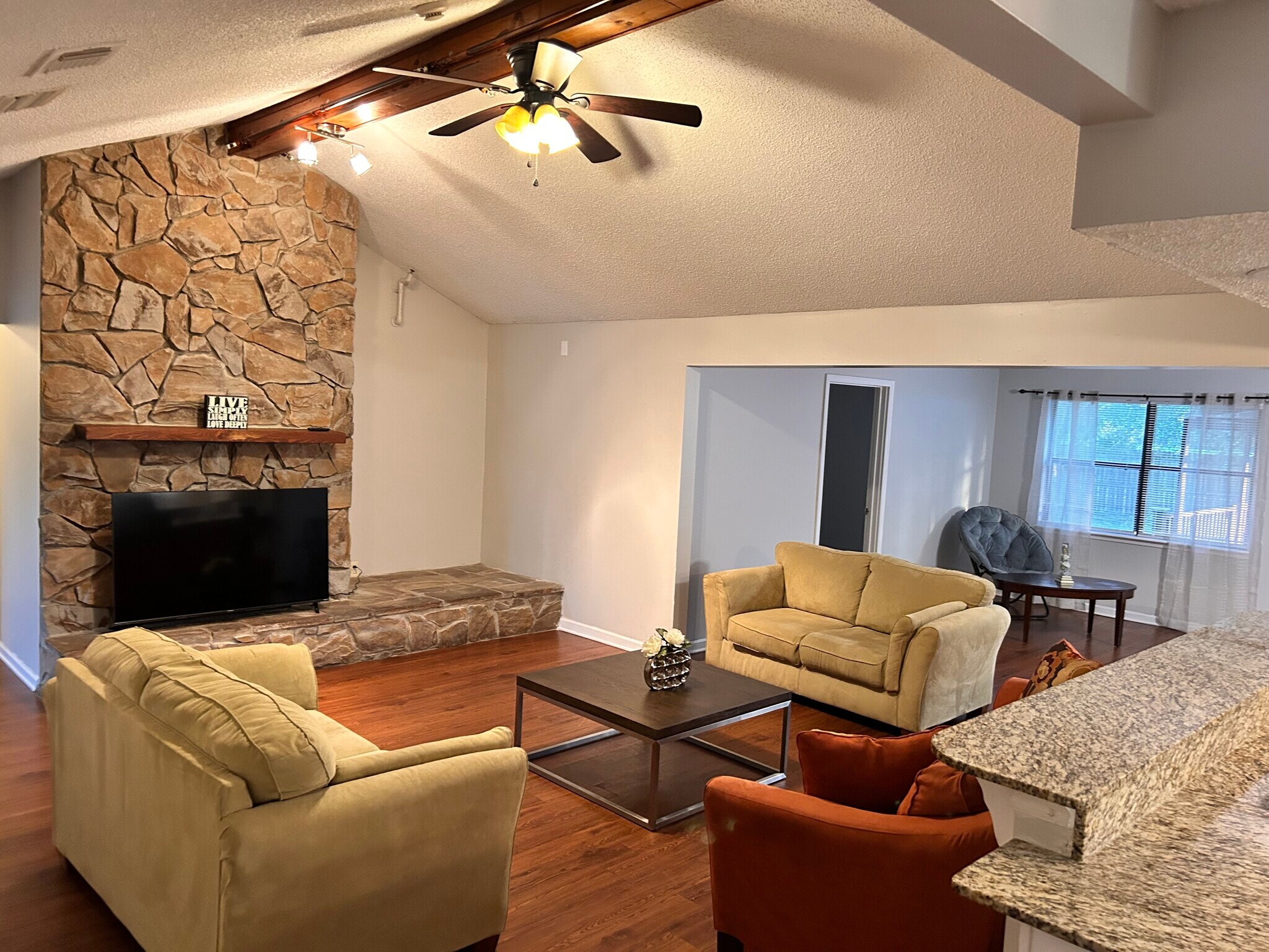 Building Photo - 4294 Tanglewilde Dr S