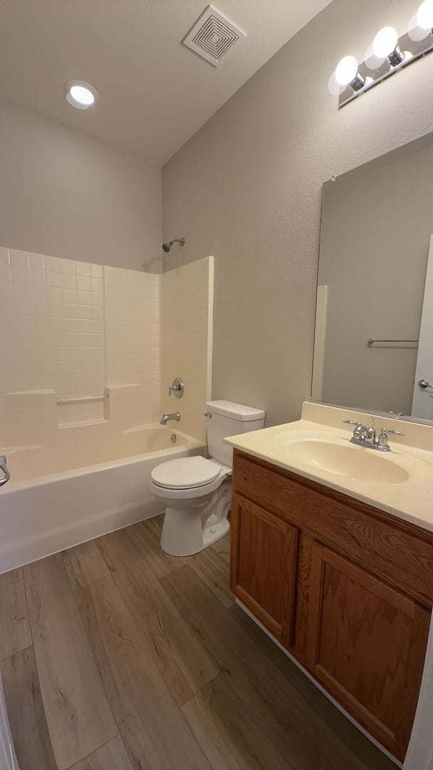 Building Photo - 2390 River Rock Dr