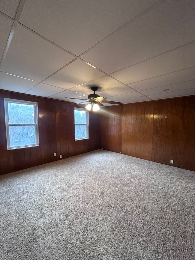 Building Photo - Spacious 2 bedroom 1 bathroom single family home (Marshall-Shadeland)