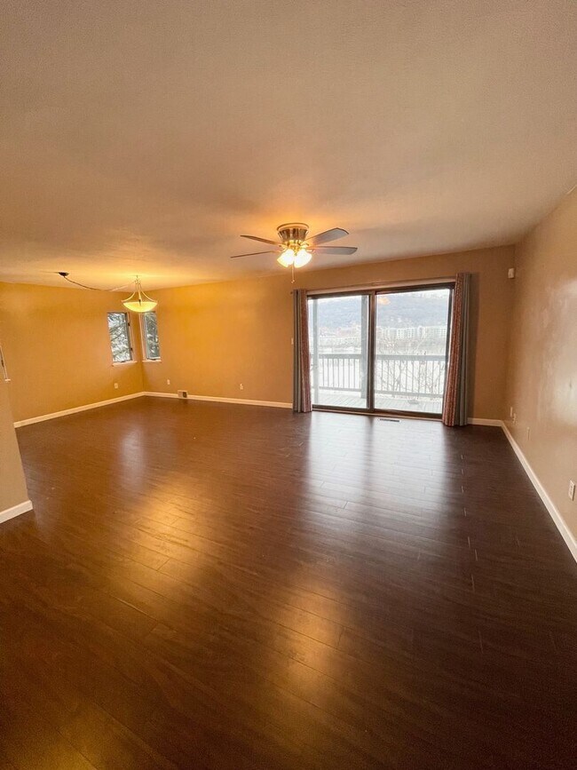 Building Photo - Awesome 3 or 4 Bedroom Single-Family Home in Troy Hill- 3 Level Deck and Central Air!