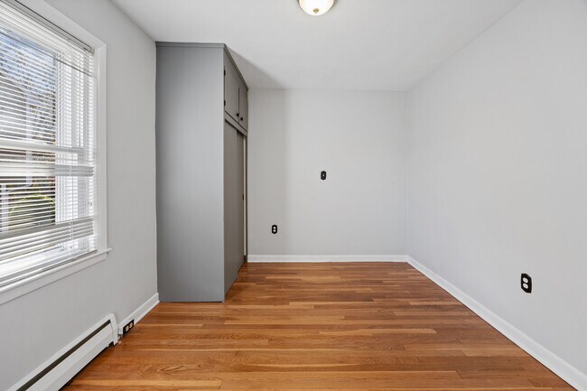 Building Photo - 678 Bartholomew Rd