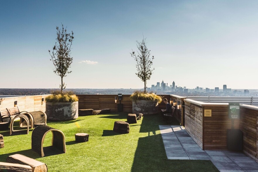 Building Photo - 3005 Peachtree Rd NW