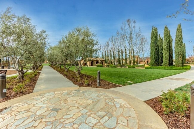 Building Photo - 3851 Loyola Ln