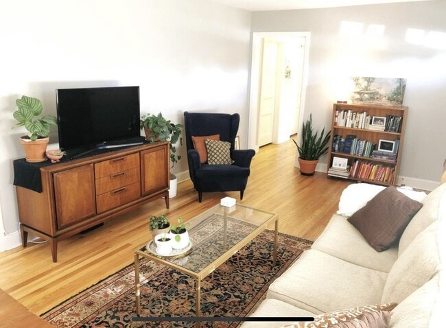 Building Photo - **UPDATED 3-BEDROOM DUPLEX WITH ATTACHED G...