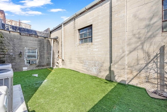 Building Photo - 411 11th St