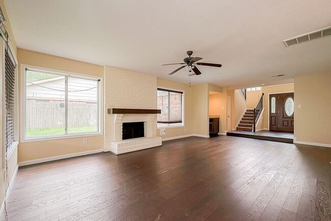 Building Photo - 2039 Shorewood Ln