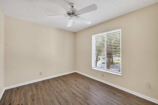 Building Photo - 2512 SE Anchorage Cove