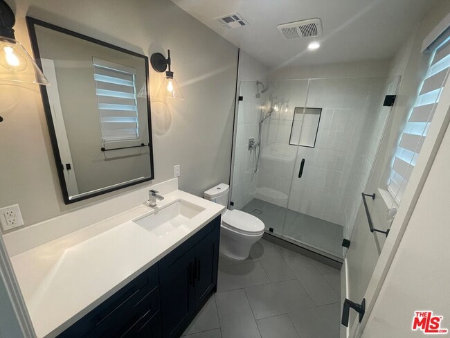 Building Photo - 5015 Redwillow Ln