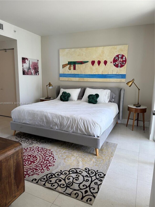 Building Photo - 1300 Brickell Bay Dr