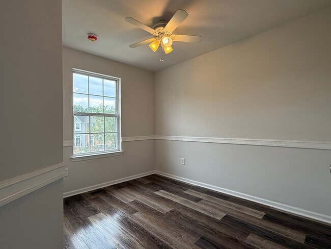 Building Photo - 107 Stoneshire Dr