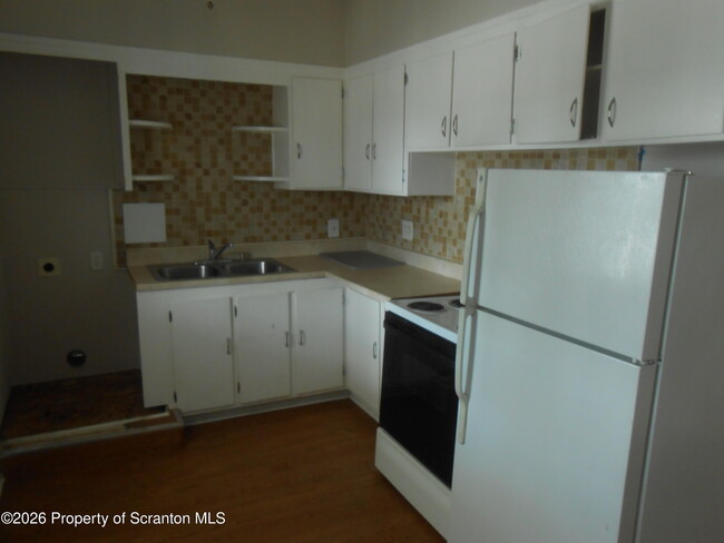 Building Photo - 624-624 N Main St