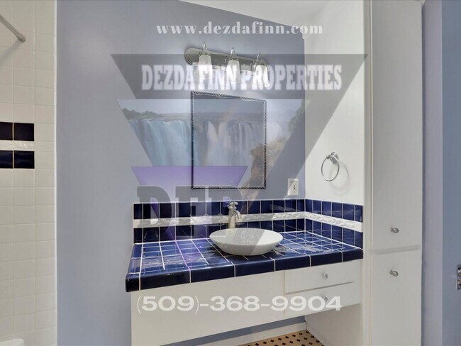 Building Photo - 3,700 sqft of Quiet Luxury & Stunning Views