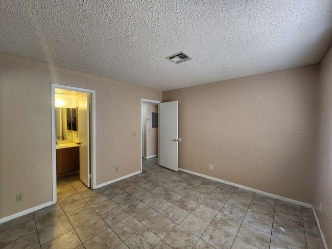 Building Photo - Affordable Condo, Perfect Living Space, Ex...