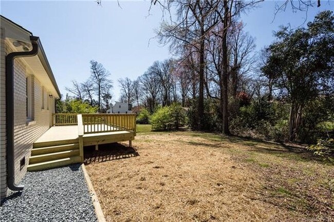 Building Photo - Beautiful 3 Bedroom Brick Home Near Uptown Charlotte