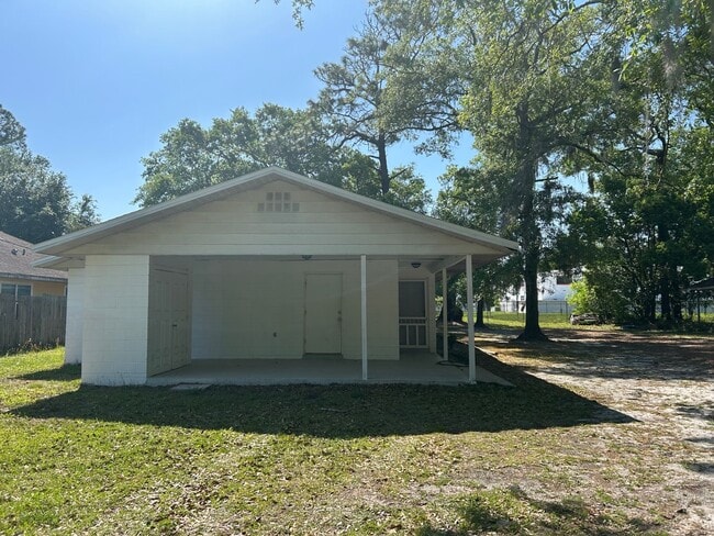 Building Photo - HALF OFF RENT!! 2/1 with Covered Porch nea...