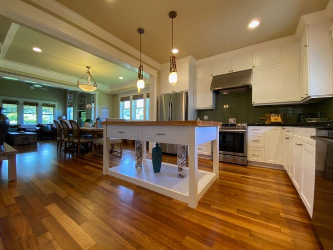 Building Photo - For Rent: Gorgeous 3 Bed, 2 Bath Custom Ho...