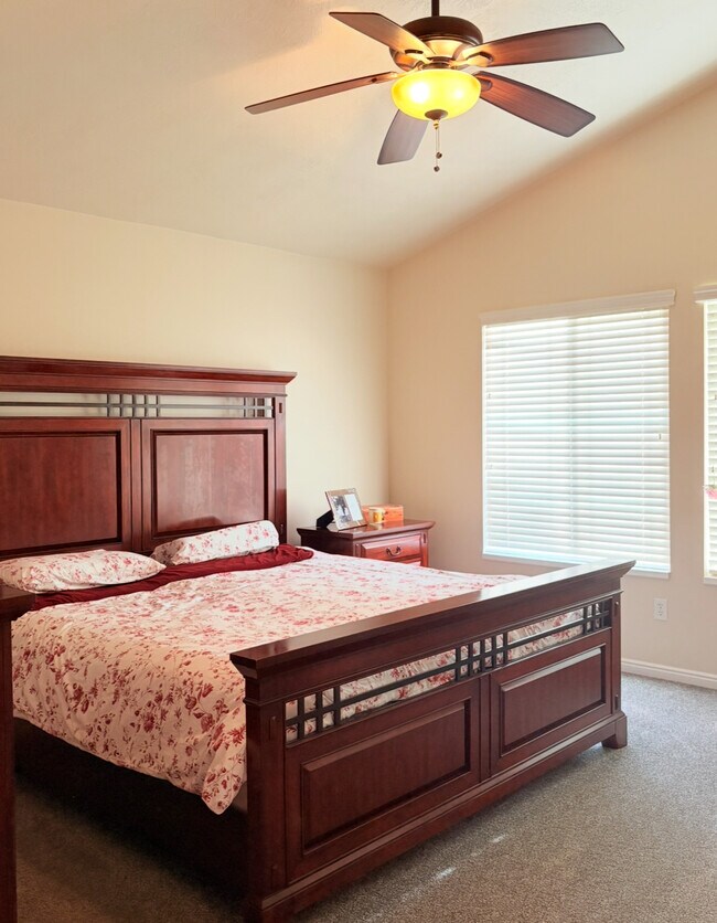 Building Photo - 351 N 1480 E