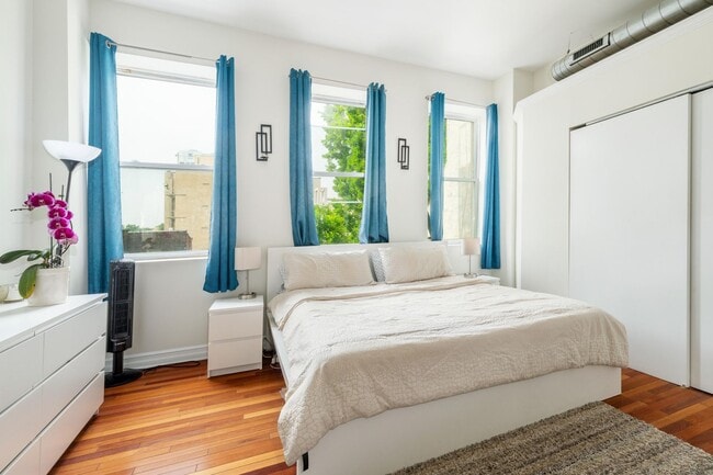 Building Photo - Stunning, Chic 2-Bedroom Apartment in the ...