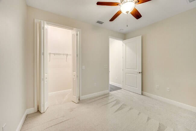 Building Photo - Loren Cove Villa